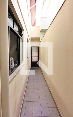 Casa à venda com 150m², 3 quartos e 2 vagasCorredor