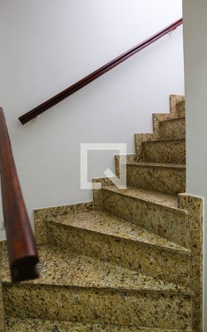 Casa à venda com 180m², 4 quartos e 2 vagas Casa à venda com 180m², 4 quartos e 2 vagasAcesso aos Quartos