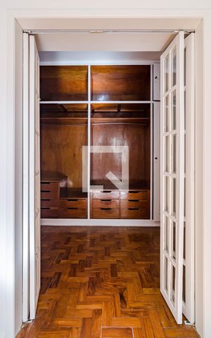 Apartamento para alugar com 100m², 2 quartos e 1 vaga Apartamento para alugar com 100m², 2 quartos e 1 vagaCloset da suíte