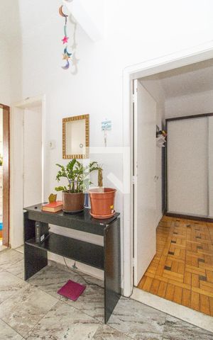 Apartamento à venda com 115m², 3 quartos e 1 vaga Apartamento à venda com 115m², 3 quartos e 1 vagaHall