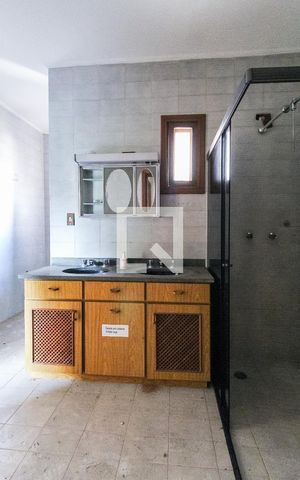 Casa à venda com 417m², 3 quartos e 3 vagasBanheiro da suíte 1