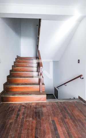 Casa à venda com 417m², 3 quartos e 3 vagasEscada