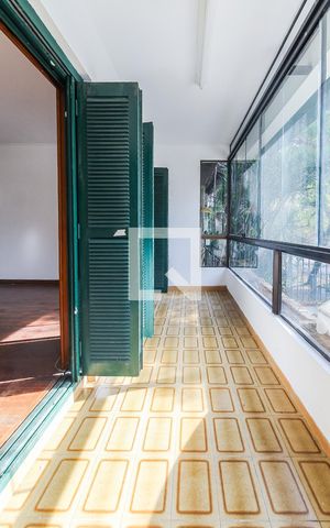 Casa à venda com 417m², 3 quartos e 3 vagasSacada da sala