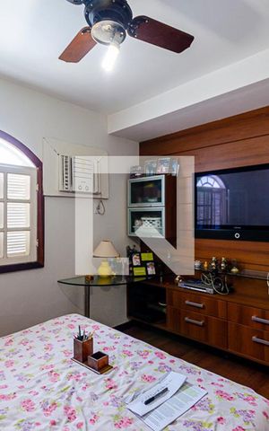 Casa de condomínio à venda com 260m², 3 quartos e 4 vagas Casa de condomínio à venda com 260m², 3 quartos e 4 vagasSuite