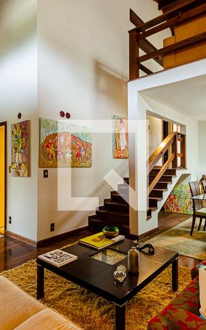 Casa de condomínio à venda com 260m², 3 quartos e 4 vagas Casa de condomínio à venda com 260m², 3 quartos e 4 vagasSala