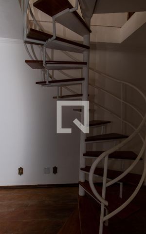 Casa à venda com 510m², 6 quartos e 5 vagasEscada