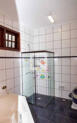 Casa à venda com 510m², 6 quartos e 5 vagasBanheiro da Suíte 1