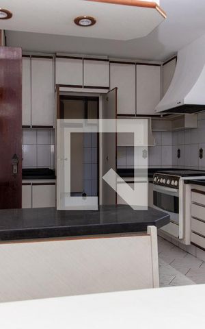 Casa à venda com 510m², 6 quartos e 5 vagasCozinha