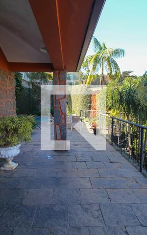 Casa à venda com 780m², 5 quartos e 2 vagas Casa à venda com 780m², 5 quartos e 2 vagasÁrea Externa