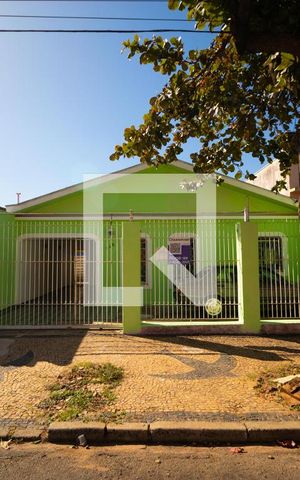 Casa à venda com 140m², 4 quartos e 3 vagas Casa à venda com 140m², 4 quartos e 3 vagasFachada