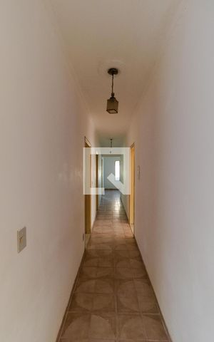 Casa à venda com 140m², 4 quartos e 3 vagas Casa à venda com 140m², 4 quartos e 3 vagasCorredor