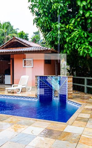 Casa à venda com 228m², 5 quartos e 4 vagas Casa à venda com 228m², 5 quartos e 4 vagasÁrea comum - Piscina