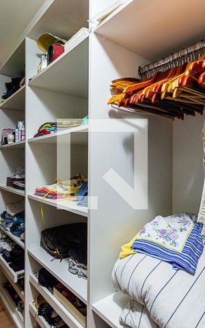Casa à venda com 228m², 5 quartos e 4 vagas Casa à venda com 228m², 5 quartos e 4 vagasCloset