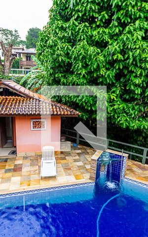 Casa à venda com 228m², 5 quartos e 4 vagas Casa à venda com 228m², 5 quartos e 4 vagasVista Banheiro da Suite 2
