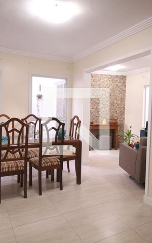 Casa de condomínio à venda com 220m², 3 quartos e 3 vagasSala