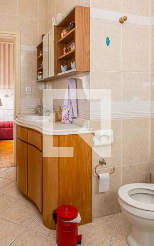 Casa à venda com 281m², 3 quartos e 6 vagas Casa à venda com 281m², 3 quartos e 6 vagasBanheiro do Quarto 1 - Suíte