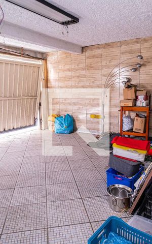 Casa à venda com 281m², 3 quartos e 6 vagas Casa à venda com 281m², 3 quartos e 6 vagasGaragem