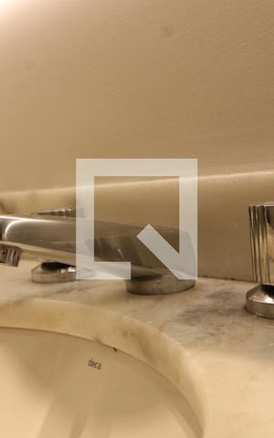 Apartamento à venda com 68m², 2 quartos e 1 vagaDetalhe do Banheiro da Suite
