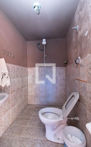 Casa à venda com 323m², 5 quartos e 5 vagasBanheiro de Serviço