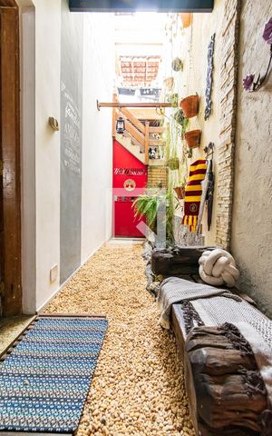 Casa à venda com 205m², 4 quartos e 2 vagas Casa à venda com 205m², 4 quartos e 2 vagasEntrada