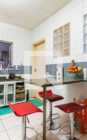 Casa à venda com 205m², 4 quartos e 2 vagas Casa à venda com 205m², 4 quartos e 2 vagasCozinha