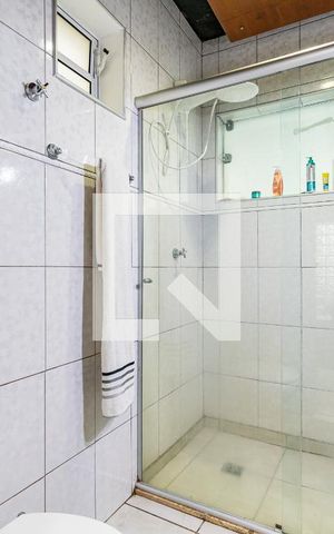 Casa à venda com 205m², 4 quartos e 2 vagas Casa à venda com 205m², 4 quartos e 2 vagasBanheiro Social