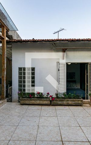Casa à venda com 205m², 4 quartos e 2 vagas Casa à venda com 205m², 4 quartos e 2 vagasChurrasqueira