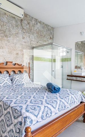 Casa à venda com 205m², 4 quartos e 2 vagas Casa à venda com 205m², 4 quartos e 2 vagasSuíte