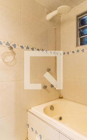 Casa à venda com 205m², 4 quartos e 2 vagas Casa à venda com 205m², 4 quartos e 2 vagasBanheiro de Serviço