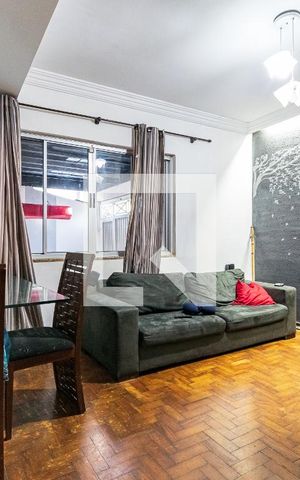 Casa à venda com 205m², 4 quartos e 2 vagas Casa à venda com 205m², 4 quartos e 2 vagasSala
