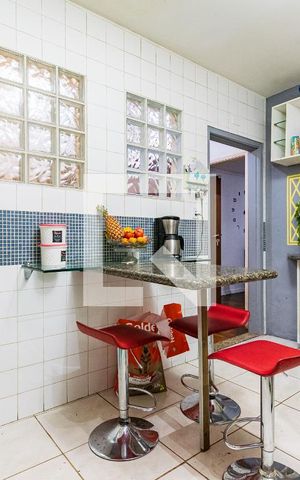 Casa à venda com 205m², 4 quartos e 2 vagas Casa à venda com 205m², 4 quartos e 2 vagasCozinha