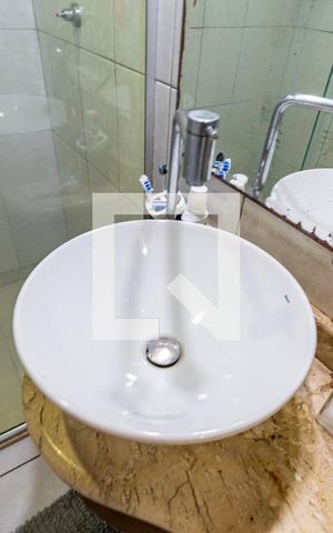 Casa à venda com 205m², 4 quartos e 2 vagas Casa à venda com 205m², 4 quartos e 2 vagasBanheiro Social