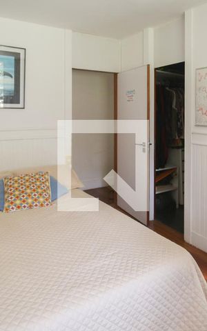 Casa de condomínio à venda com 550m², 4 quartos e 2 vagas Casa de condomínio à venda com 550m², 4 quartos e 2 vagasSuíte 2
