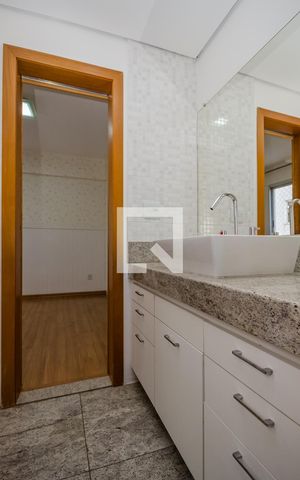 Apartamento para alugar com 150m², 3 quartos e 4 vagas Apartamento para alugar com 150m², 3 quartos e 4 vagasBanheiro Semi - Suítes