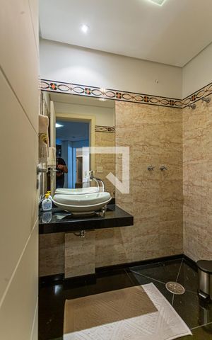 Apartamento à venda com 217m², 3 quartos e 4 vagas Apartamento à venda com 217m², 3 quartos e 4 vagasLavabo da Sala de TV