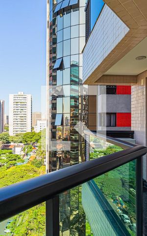 Apartamento à venda com 217m², 3 quartos e 4 vagas Apartamento à venda com 217m², 3 quartos e 4 vagasVaranda da Suite 1/2