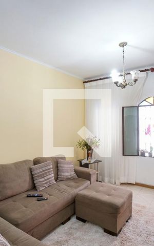 Casa à venda com 100m², 3 quartos e 2 vagas Casa à venda com 100m², 3 quartos e 2 vagasSala