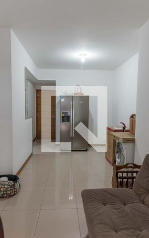 Apartamento à venda com 75m², 2 quartos e 2 vagas Apartamento à venda com 75m², 2 quartos e 2 vagasSala