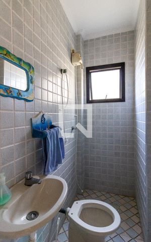 Apartamento para alugar com 680m², 4 quartos e 2 vagas Apartamento para alugar com 680m², 4 quartos e 2 vagasBanheiro da churrasqueira 1