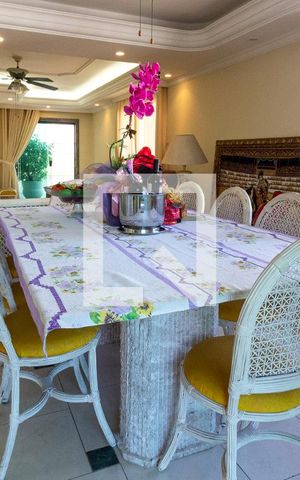 Apartamento para alugar com 680m², 4 quartos e 2 vagas Apartamento para alugar com 680m², 4 quartos e 2 vagasDetalhe da sala de jantar