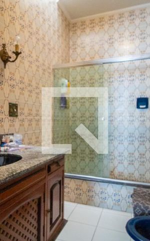 Casa à venda com 450m², 3 quartos e 10 vagas Casa à venda com 450m², 3 quartos e 10 vagasBanheiro da Suíte 2
