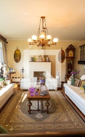 Casa à venda com 450m², 3 quartos e 10 vagas Casa à venda com 450m², 3 quartos e 10 vagasSala