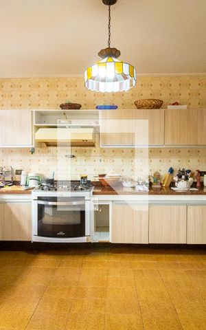 Casa à venda com 450m², 3 quartos e 10 vagas Casa à venda com 450m², 3 quartos e 10 vagasCozinha