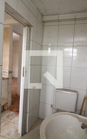 Casa para alugar com 25m², 1 quarto e sem vagaBanheiro