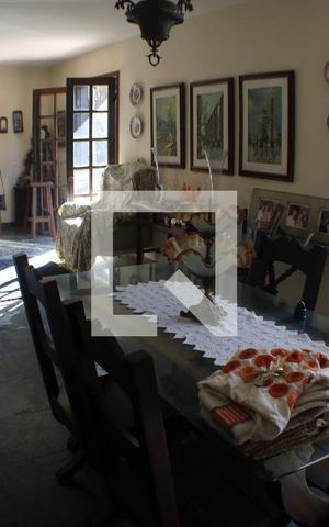 Casa à venda com 300m², 4 quartos e 4 vagasSala
