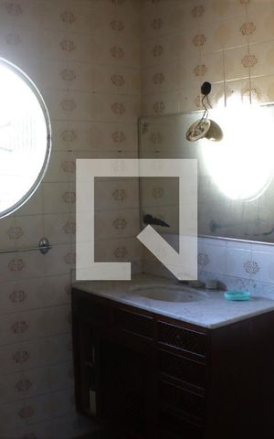 Casa à venda com 300m², 4 quartos e 4 vagasBanheiro do Quarto 4