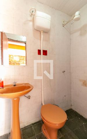 Casa de condomínio à venda com 232m², 3 quartos e 2 vagas Casa de condomínio à venda com 232m², 3 quartos e 2 vagasBanheiro de Serviço