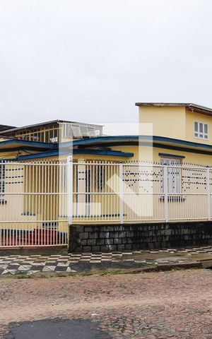 Casa à venda com 200m², 4 quartos e 4 vagasFachada