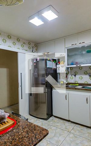 Casa à venda com 300m², 4 quartos e 3 vagas Casa à venda com 300m², 4 quartos e 3 vagasCozinha
