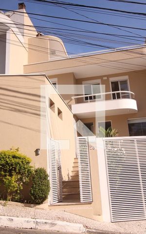 Casa à venda com 300m², 4 quartos e 4 vagasFachada